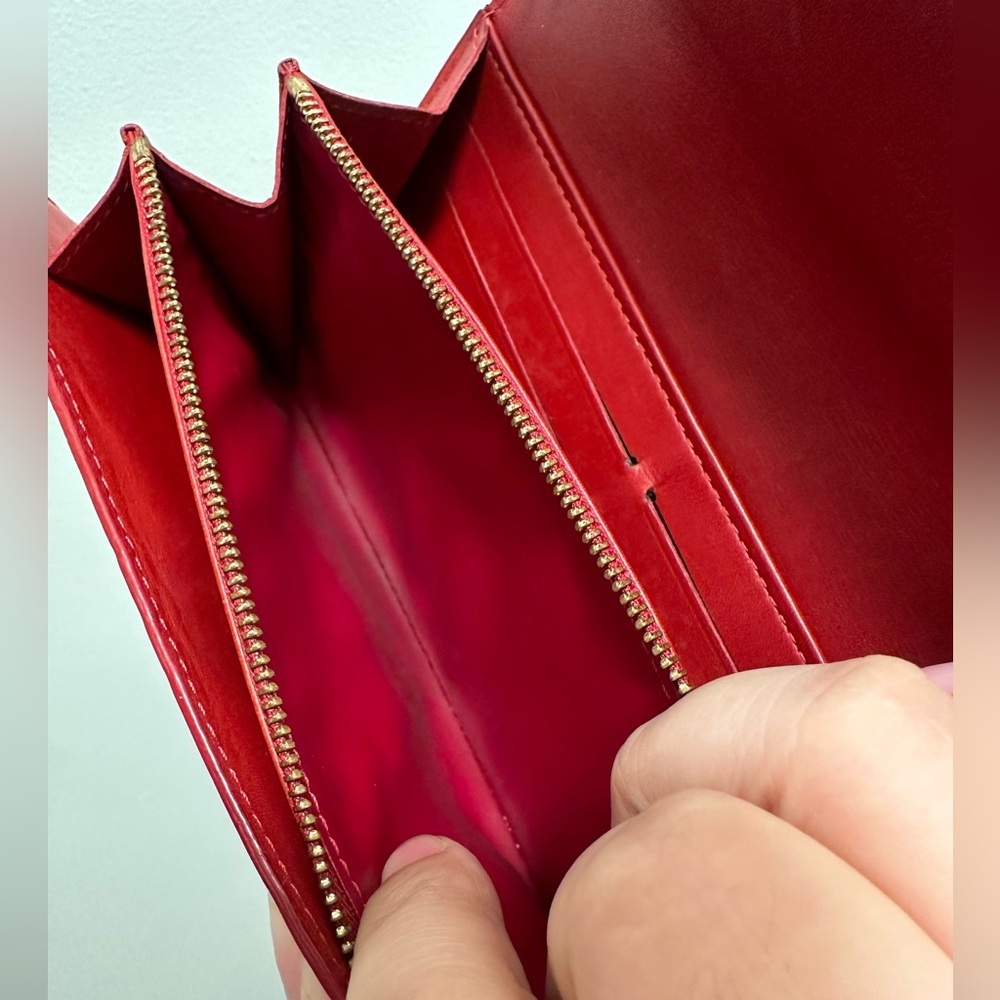 Red LV Vernis Sarah Wallet - Picture 11 of 13
